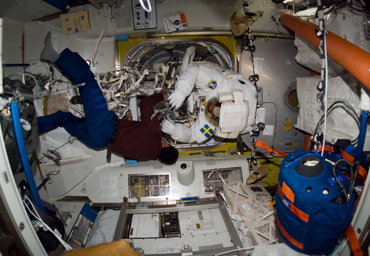 STS116-E-06833