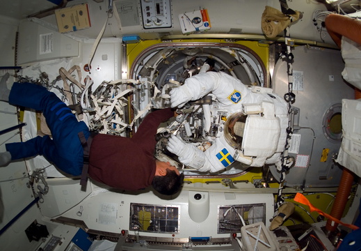 STS116-E-06834