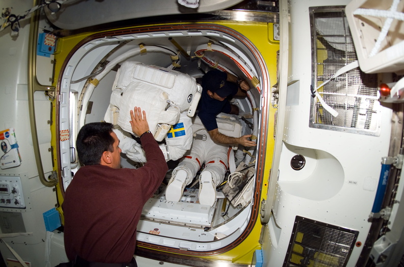 STS116-E-06836.jpg