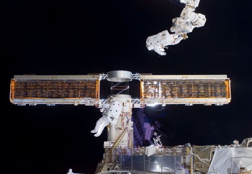 STS116-E-06865