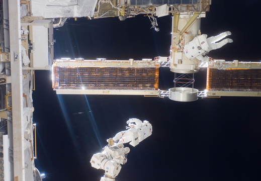 STS116-E-06996