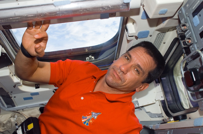 STS116-E-07271.jpg