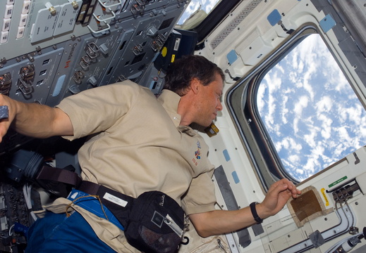 STS116-E-07592
