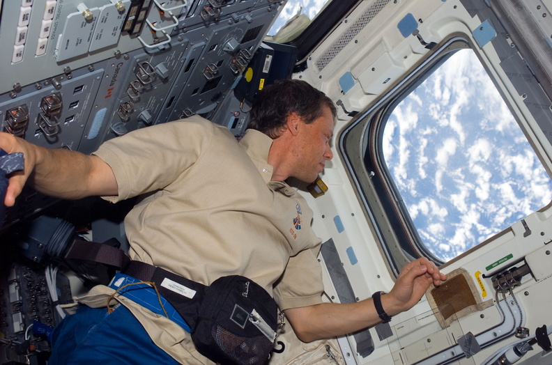 STS116-E-07592.jpg