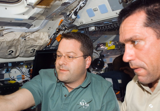 STS116-E-07676