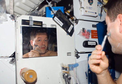 STS116-E-07773