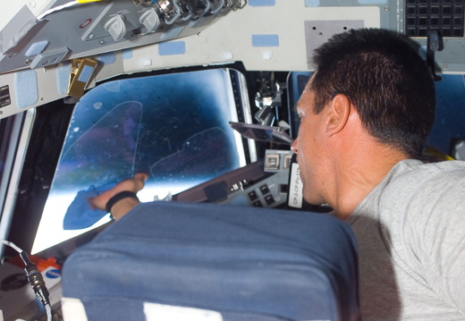 STS116-E-07892