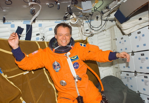 STS116-E-08193