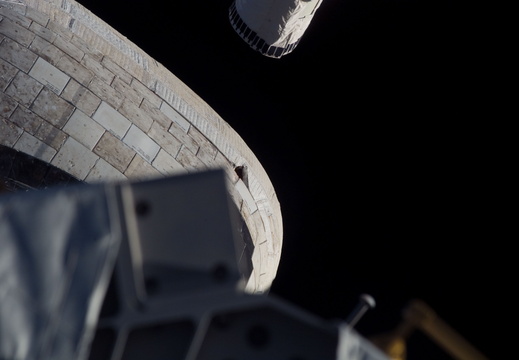 STS117-E-05108