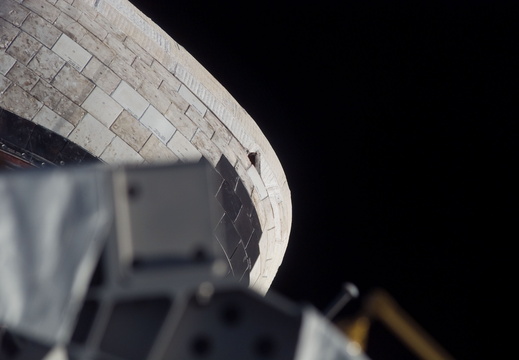 STS117-E-05109