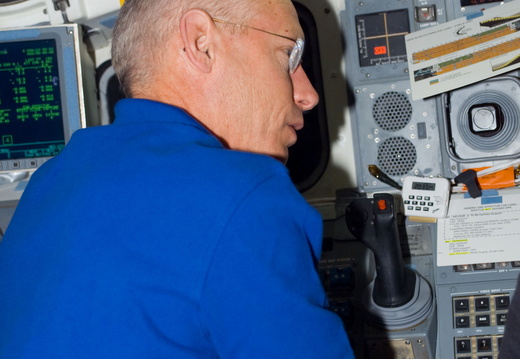 STS117-E-06715