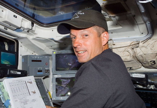 STS117-E-06718