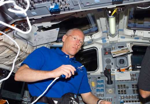 STS117-E-06720