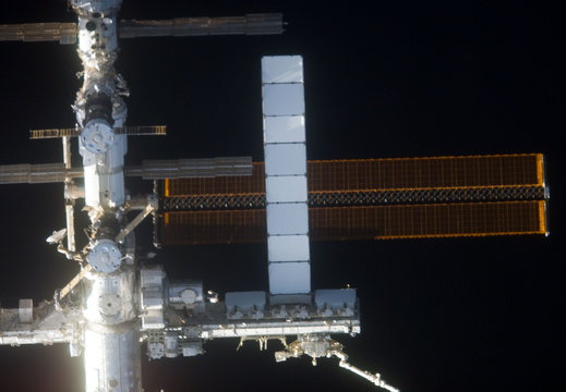 STS117-E-06776