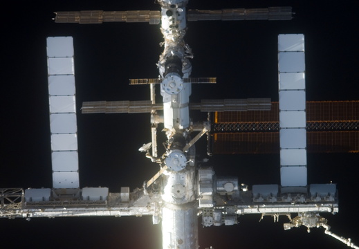 STS117-E-06777