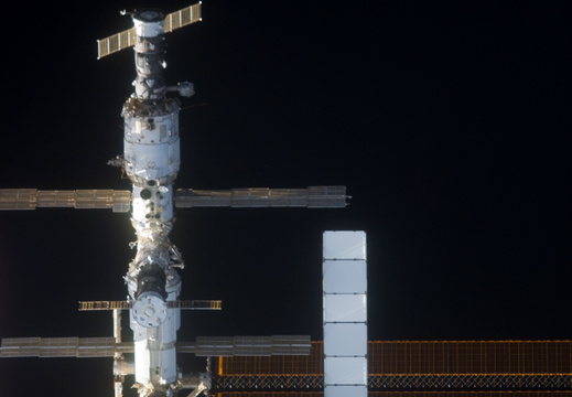 STS117-E-06781