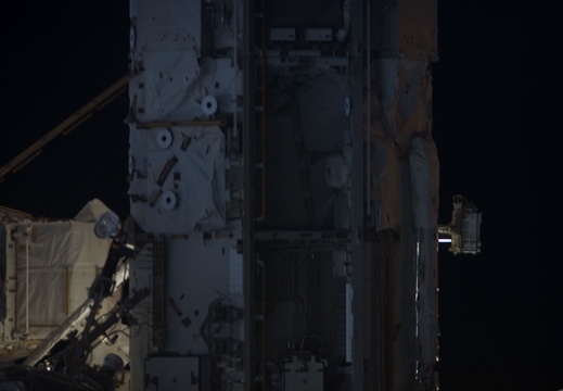STS117-E-06787