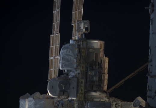 STS117-E-06792