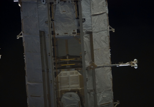 STS117-E-06822