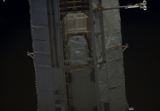 STS117-E-06823