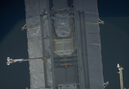 STS117-E-06824