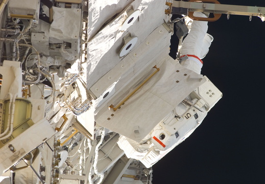 STS117-E-06883