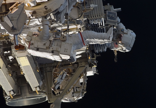 STS117-E-06889