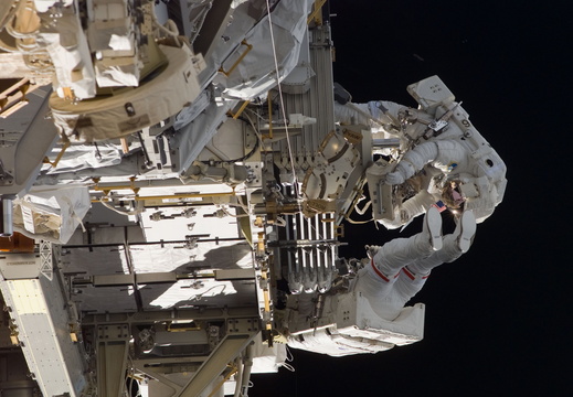 STS117-E-06897