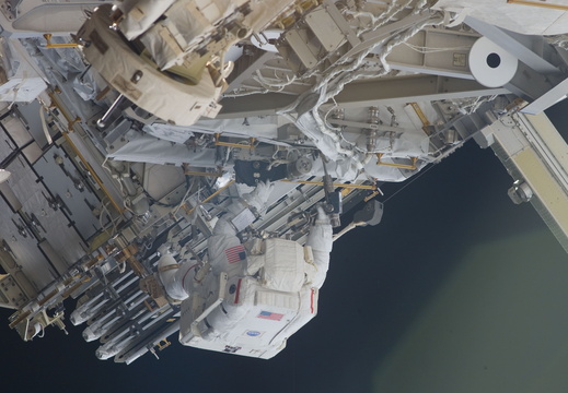 STS117-E-06908