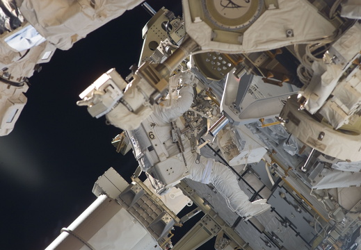 STS117-E-06909
