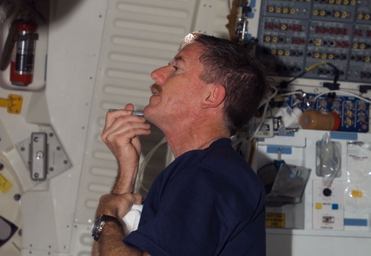 STS117-E-06923