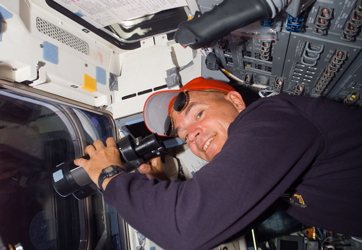 STS117-E-06949