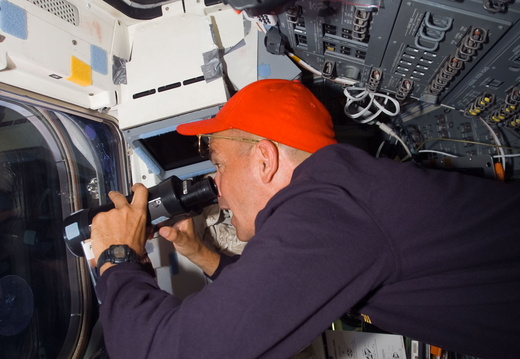 STS117-E-06950