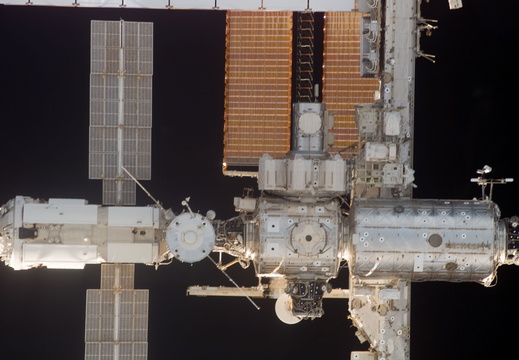 STS117-E-06974