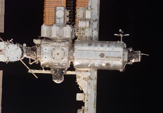STS117-E-06983