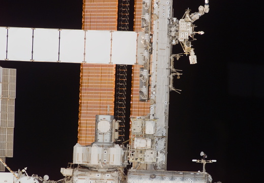 STS117-E-06984