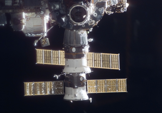 STS117-E-06990