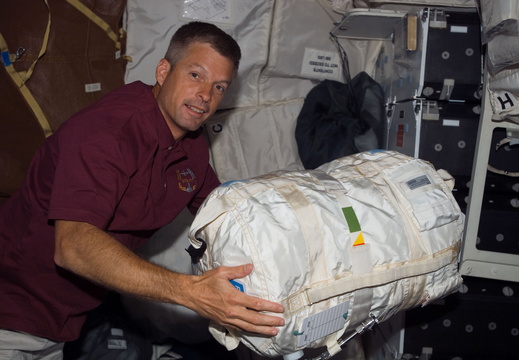 STS117-E-07008