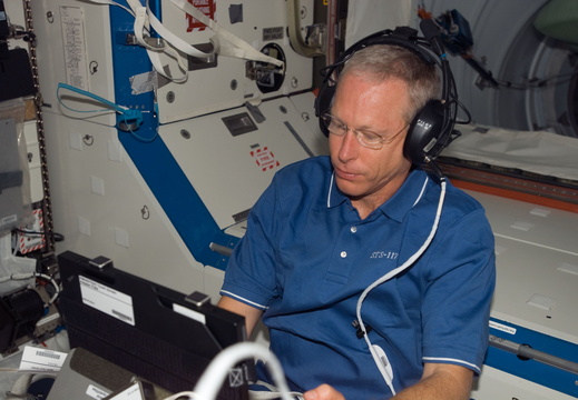 STS117-E-07092