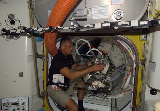 STS117-E-07101