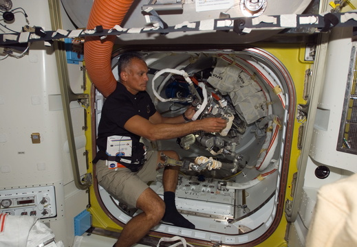 STS117-E-07102