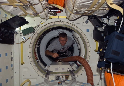 STS117-E-07115