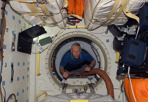 STS117-E-07116