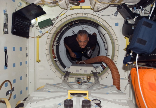 STS117-E-07118