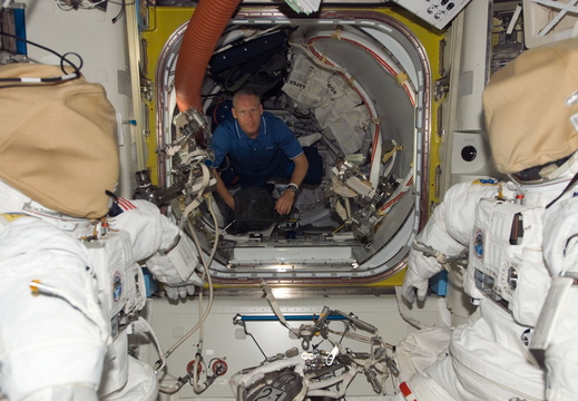 STS117-E-07122