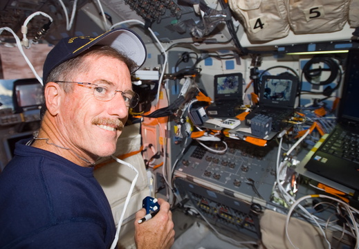 STS117-E-07182