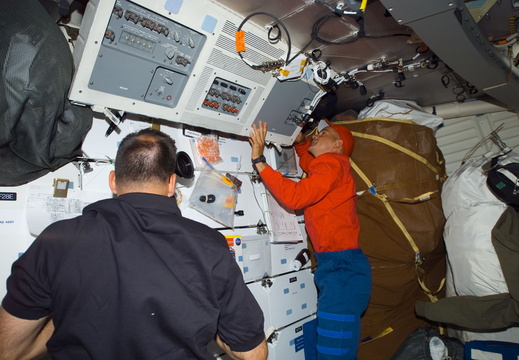 STS117-E-07187