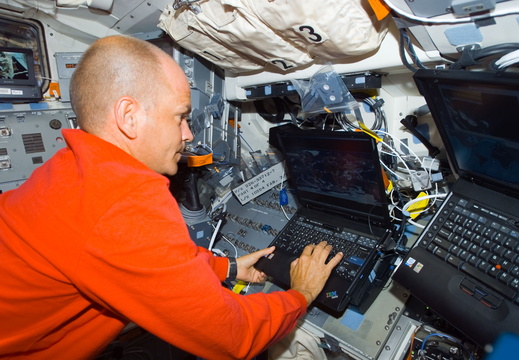 STS117-E-07203