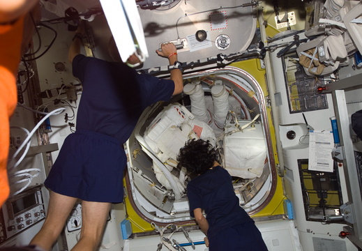 STS117-E-07225
