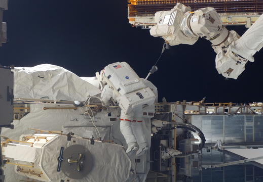 STS117-E-07252